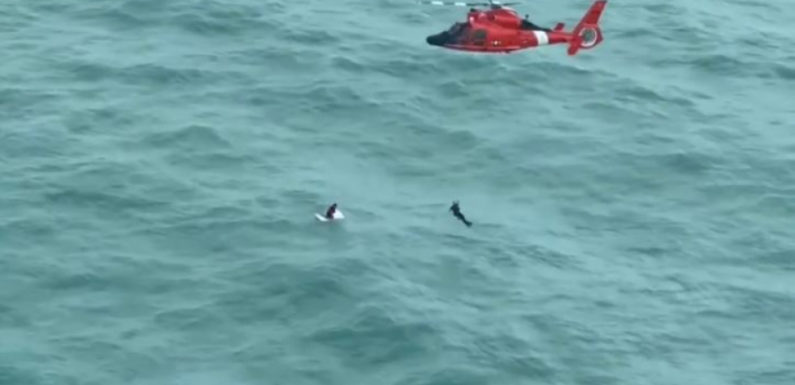Мужчина дрейфовал в море на морозильной камере во время урагана «Милтон»