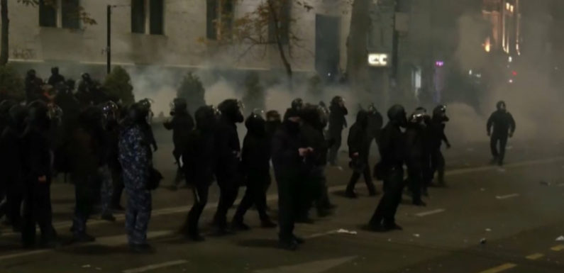 Акция протеста на проспекте Руставели в Тбилиси завершилась