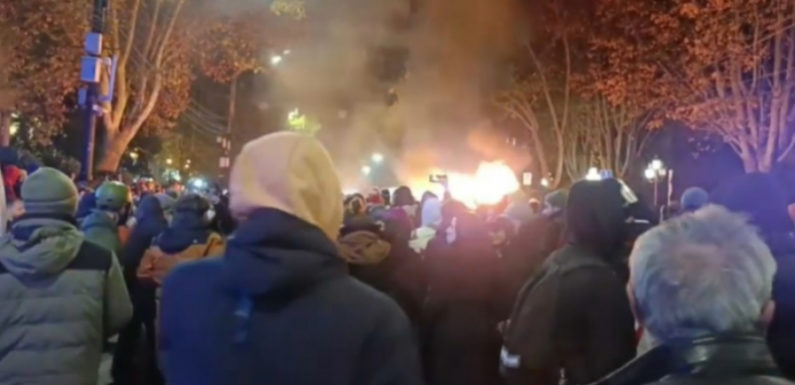 Массовые протесты в Тбилиси переросли в столкновения с полицией