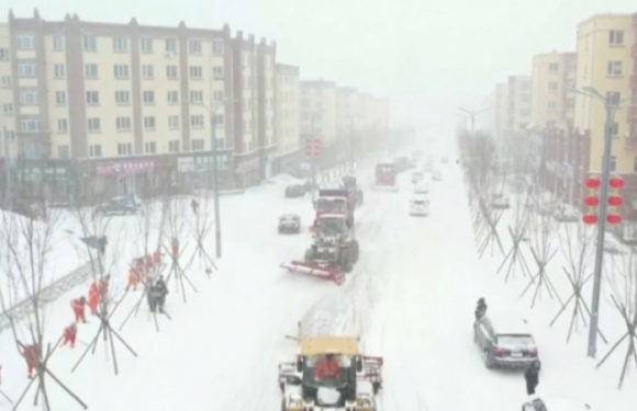 Сильный снегопад сковал северо-восток Китая