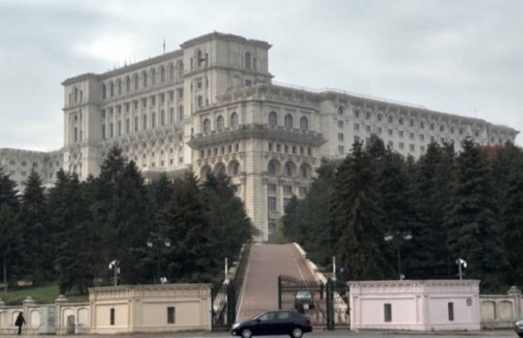 Конституционный суд Румынии поручил пересчитать голоса первого тура выборов президента
