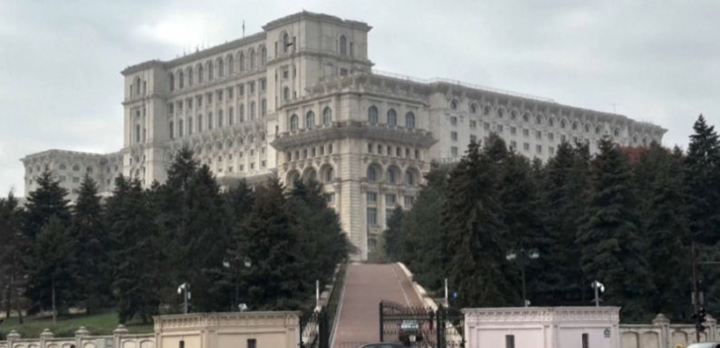 Конституционный суд Румынии поручил пересчитать голоса первого тура выборов президента