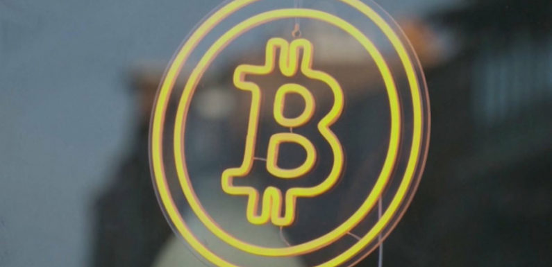 Курс биткоина впервые в истории торгов превысил $100 тысяч