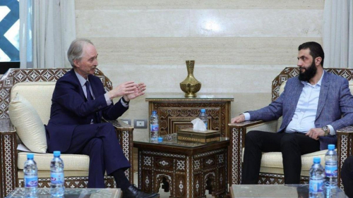Лидер сирийских повстанцев встретился с представителями Британии и ООН и призвал международное сообщество снять санкции с его страны