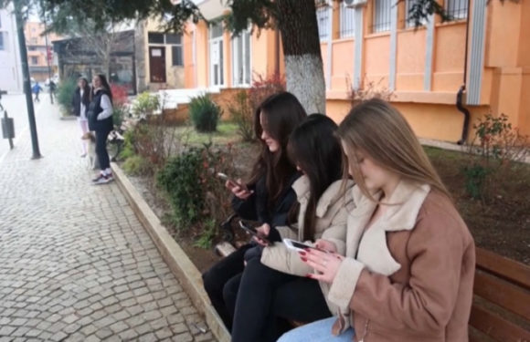 Молодежь Албании недовольна запретом TikTok