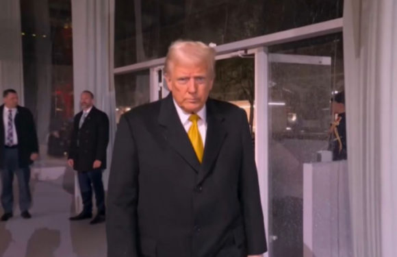 Reuters: в первый день на посту президента Трамп издаст более 25 указов