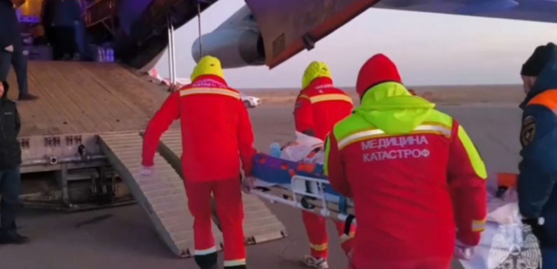 Самолёт МЧС России забрал из Актау девять пострадавших в авиакатастрофе россиян