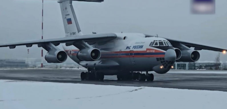Спецборт с россиянами, выжившими в авиакатастрофе, прибыл в Москву