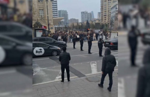 В Азербайджане минутой молчания почтили память погибших в авиакатастрофе