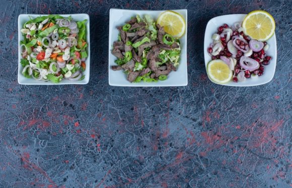 Четыре рецепта рыбных салатов на любой вкус