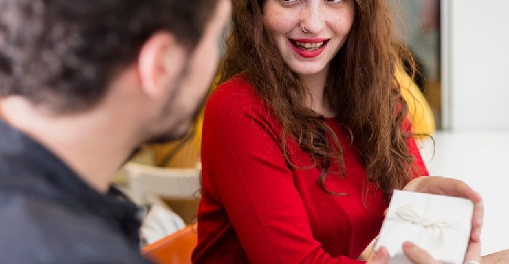 How to talk to attractive woman