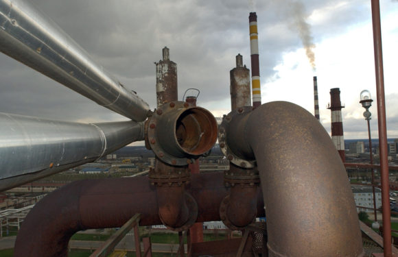 В Европе загорелся завод, перерабатывающий российскую нефть