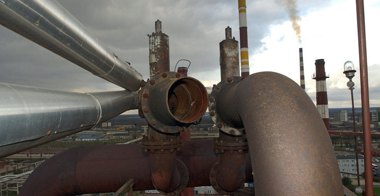 В Европе загорелся завод, перерабатывающий российскую нефть
