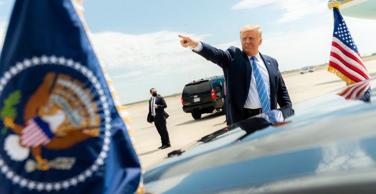Трамп сделал замечание относительно стиля Зеленского