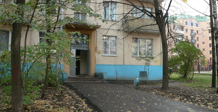 Мужчина сгорел заживо в подъезде дома на юге Москвы
