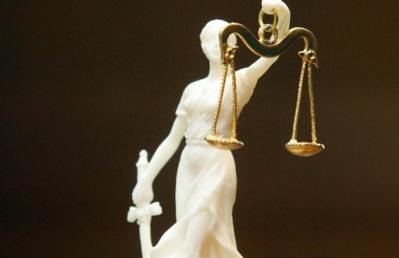 Суд в Москве заочно арестовал критика Антона Долина*