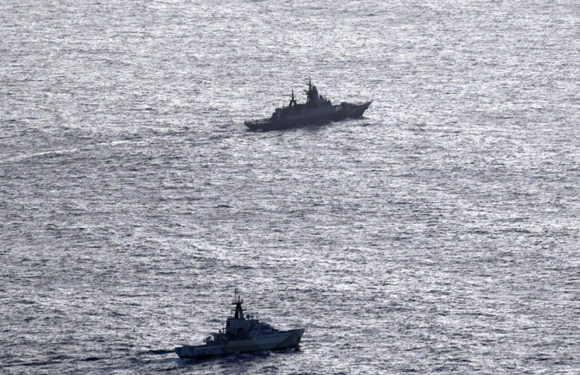 Британский военно-морской флот сообщил о перехвате российского корвета и танкера