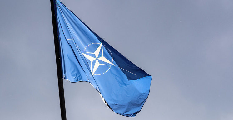 Стало известно, что НАТО готовит свое население к войне с Россией