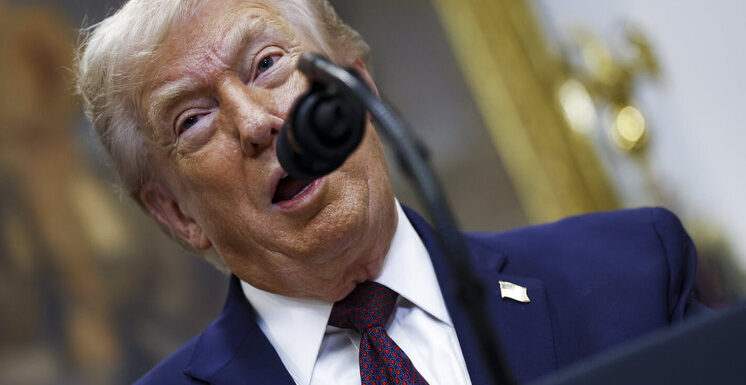 «Он тратил деньги, как дурак»: Трамп вновь резко раскритиковал Байдена