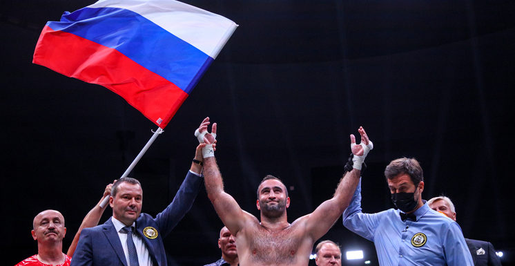 Супертяж Гассиев завладел титулом чемпиона мира WBA