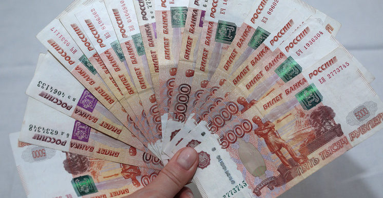 Страсть к покупкам у девушек в России доводит их до рехабов