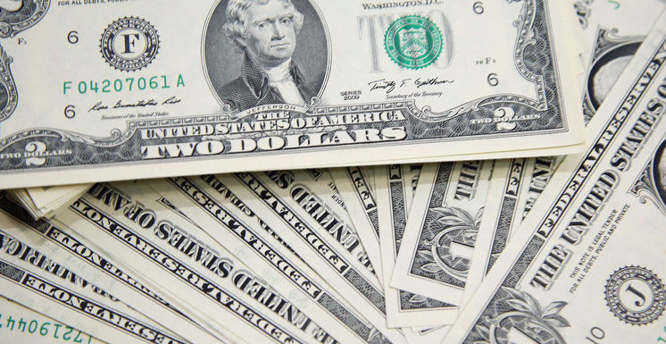 Повезло: мужчина купил склад за ₽39 тысяч и нашел ₽586,7 млн в сейфе внутри