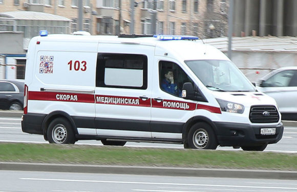 Врачи спасли малышку, у которой застрял орех в легких