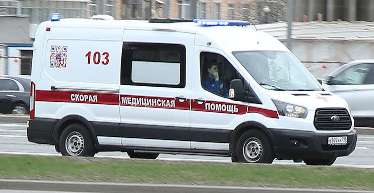 Врачи спасли малышку, у которой застрял орех в легких