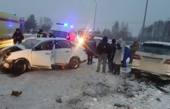 На Камчатке вахтовый автобус с рабочими упал в реку