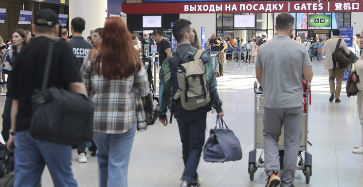 В аэропортах двух городов России ввели ограничения на полеты самолетов